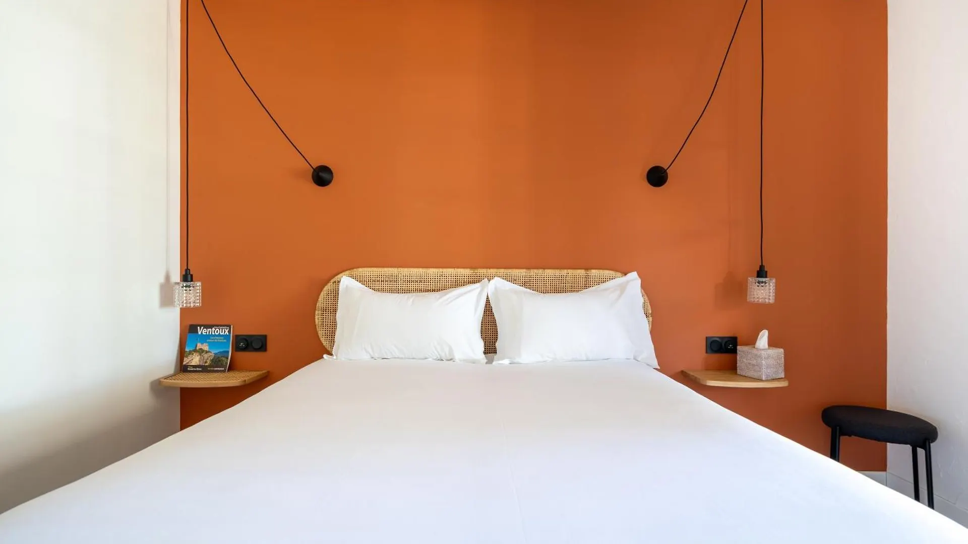 Hotel La Garrigue & Bar Piscine Venasque 2*,  Frankrijk
