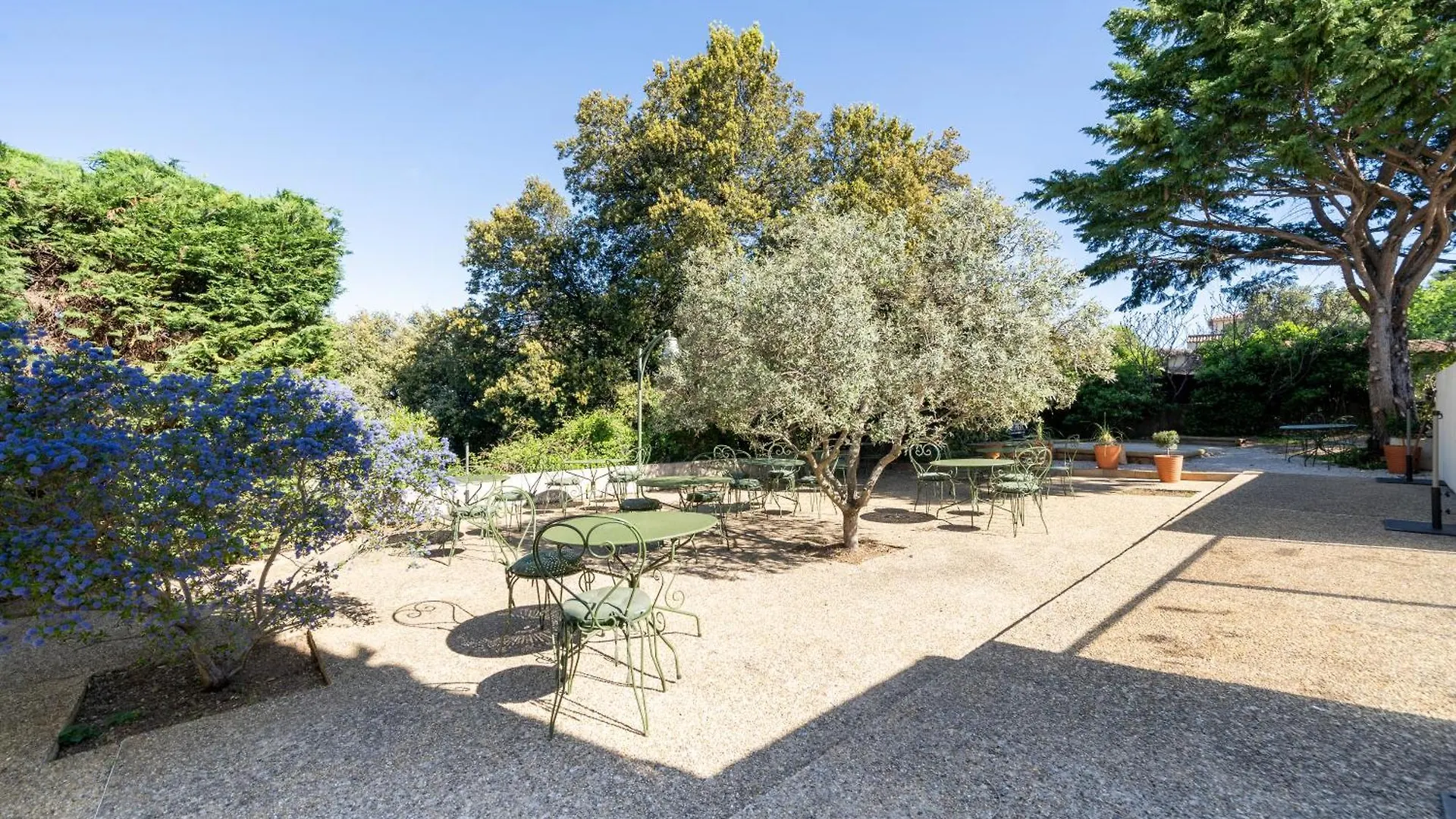 Hotel La Garrigue & Bar Piscine Venasque
