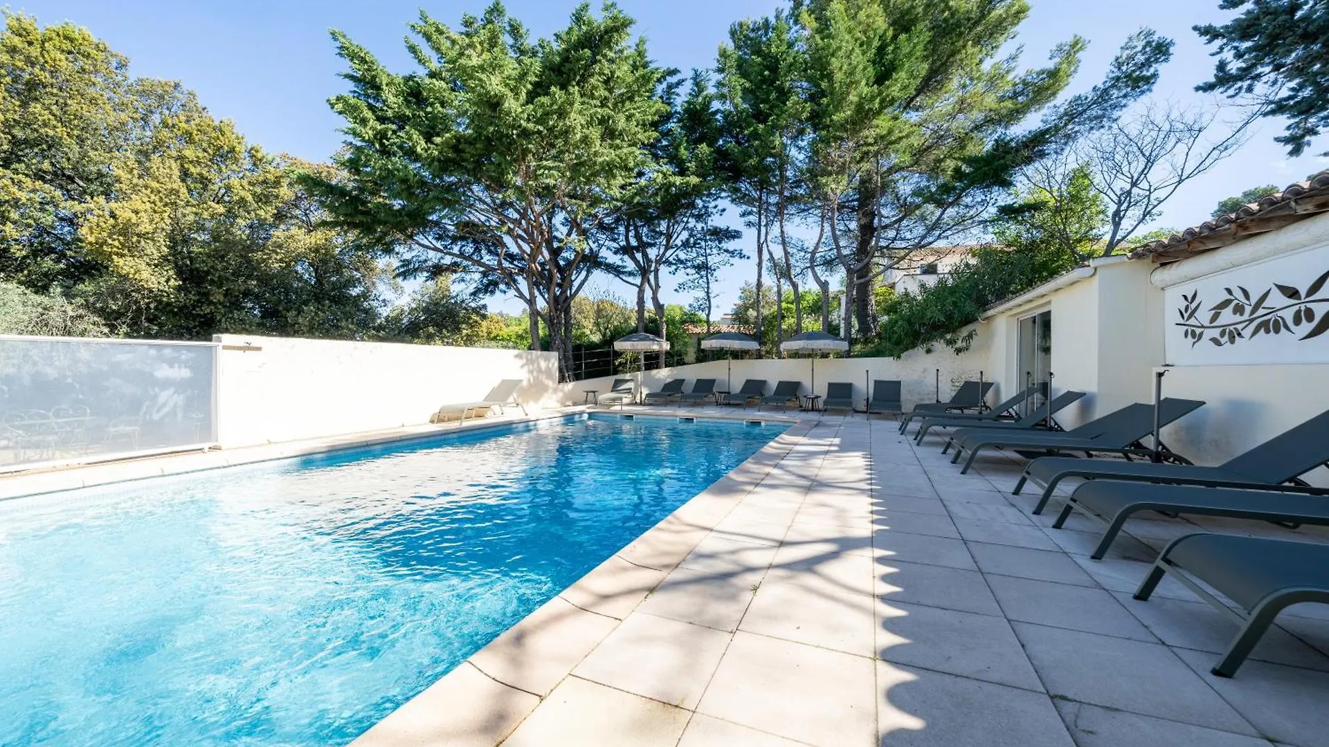 Hotel La Garrigue & Bar Piscine Venasque