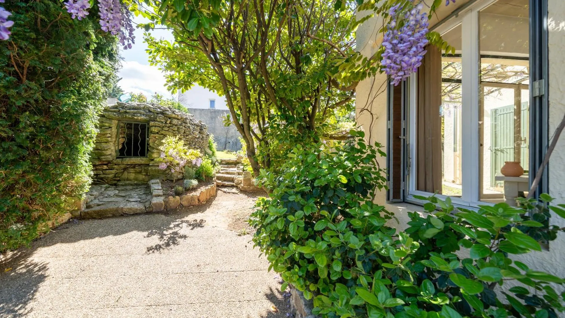 Hotel La Garrigue & Bar Piscine Venasque