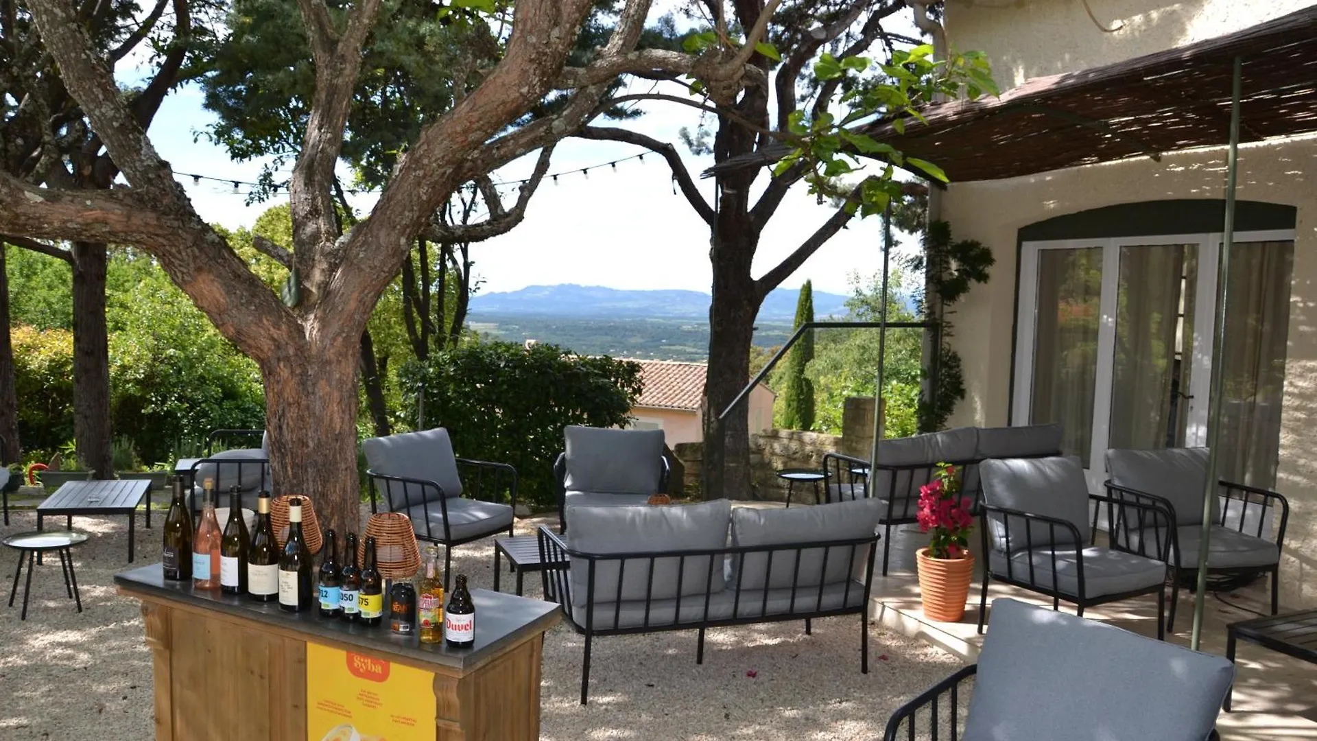 Hotel La Garrigue & Bar Piscine Venasque