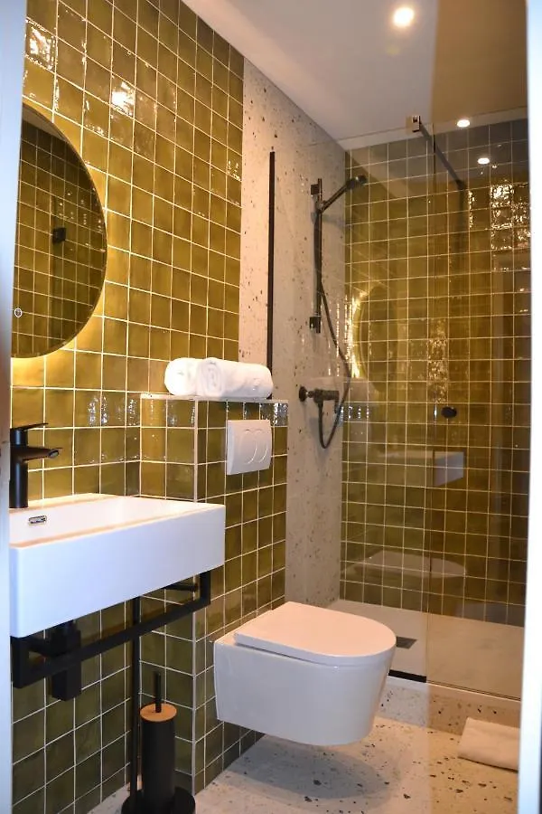 **  Hotel La Garrigue & Bar Piscine Venasque France