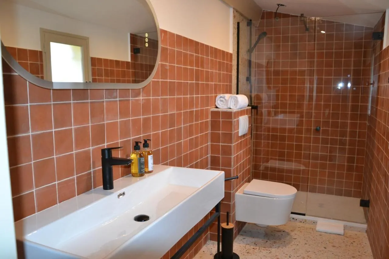 Hotel La Garrigue & Bar Piscine Венаск 2*,