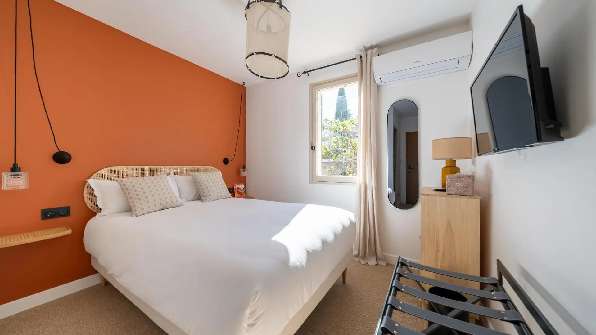 Hotel La Garrigue & Bar Piscine Venasque
