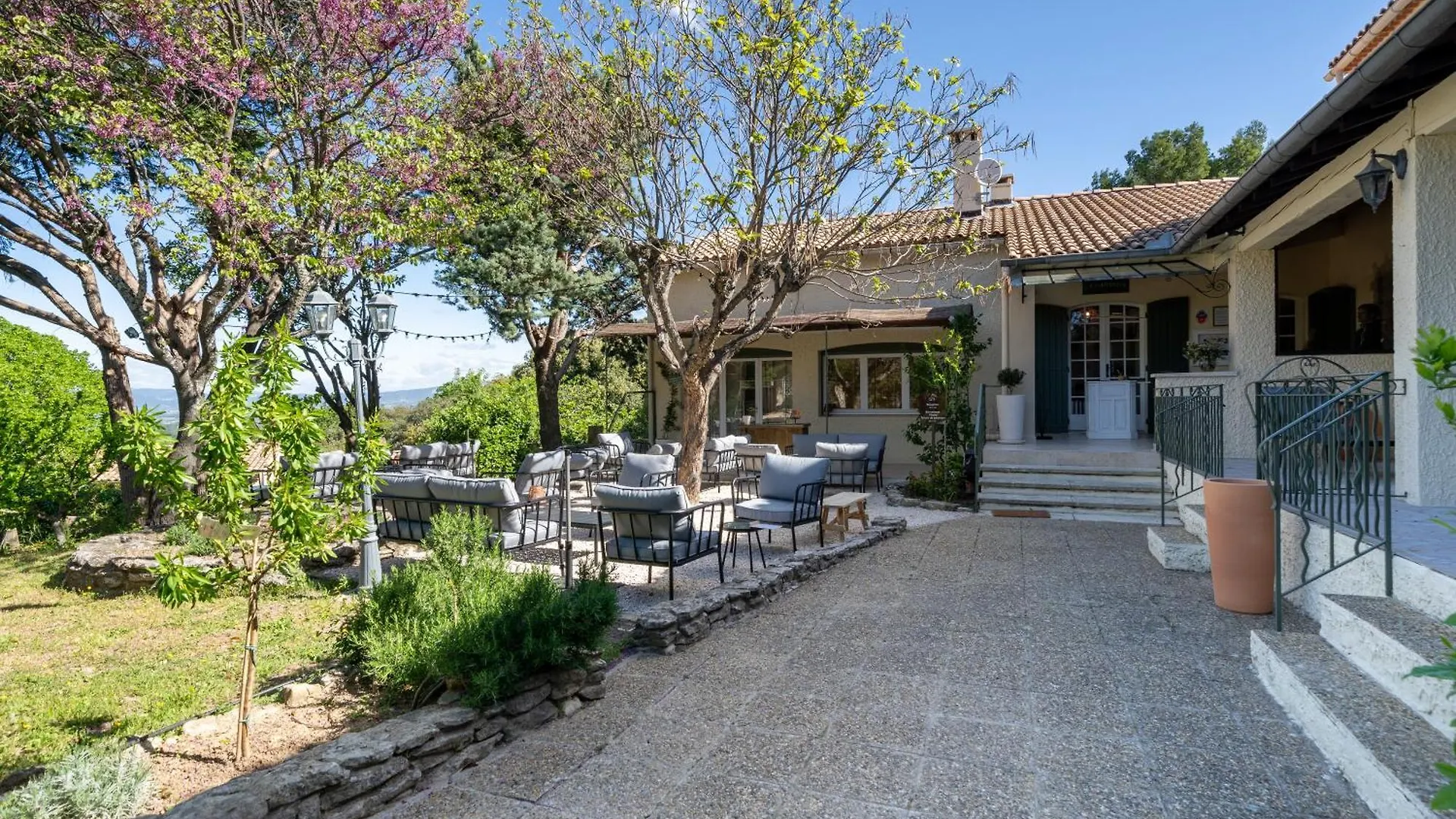 Hotel La Garrigue & Bar Piscine Venasque